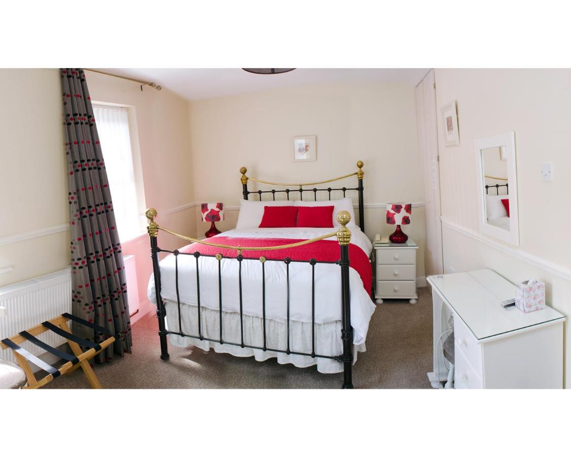 Kennys Guest House Касълбар Екстериор снимка